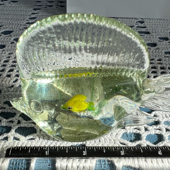 Blown Art Glass Vintage Bright Yellow Fish Figurine Paperweight - Picture 7 of 8